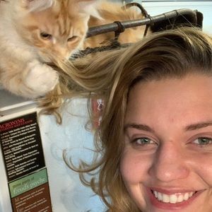 Meet your Posher, Lena